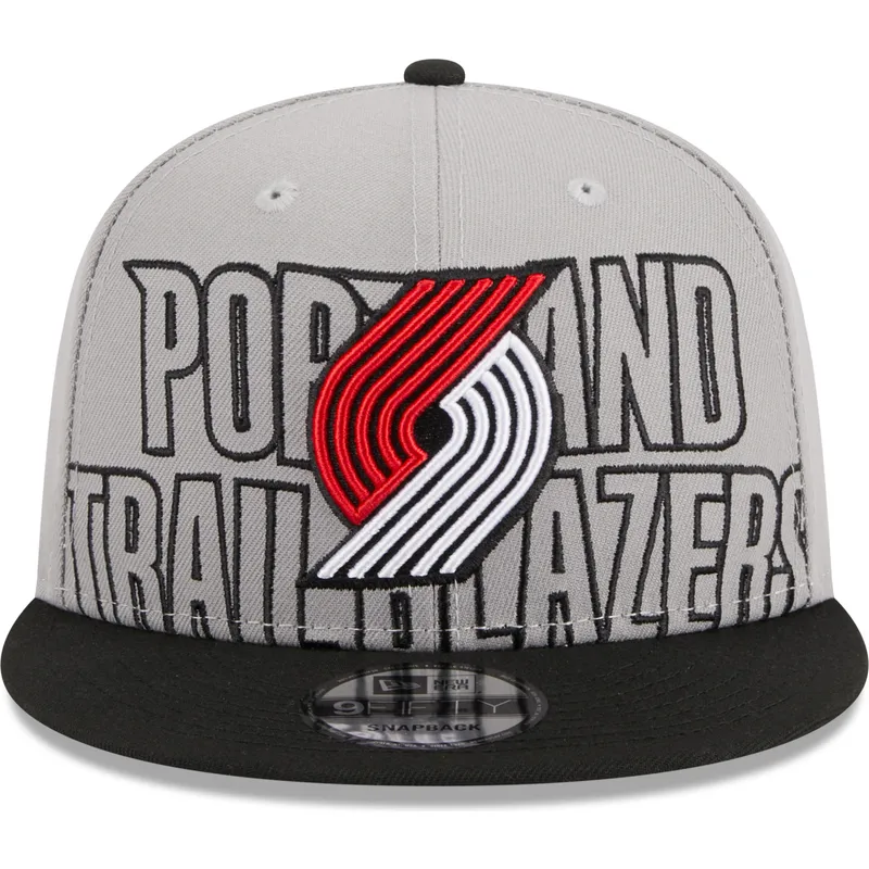 graue-und-schwarze-flache-snapback-kappe-9fifty-draft-edition-2023-von-portland-trail-blazers-nba-von-new-era