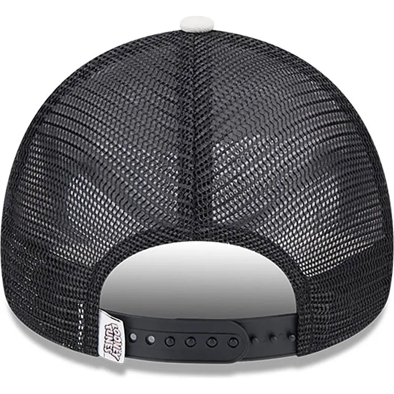 siltovka-zaoblena-bezova-snapback-a-frame-bugs-bunny-y-pato-lucas-looney-tunes-new-era