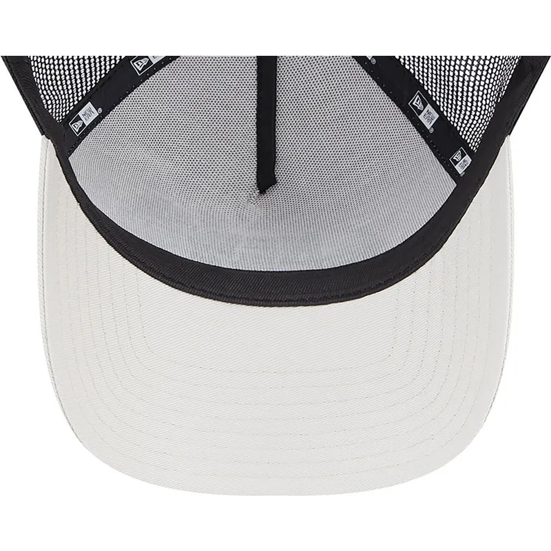 siltovka-zaoblena-bezova-snapback-a-frame-bugs-bunny-y-pato-lucas-looney-tunes-new-era