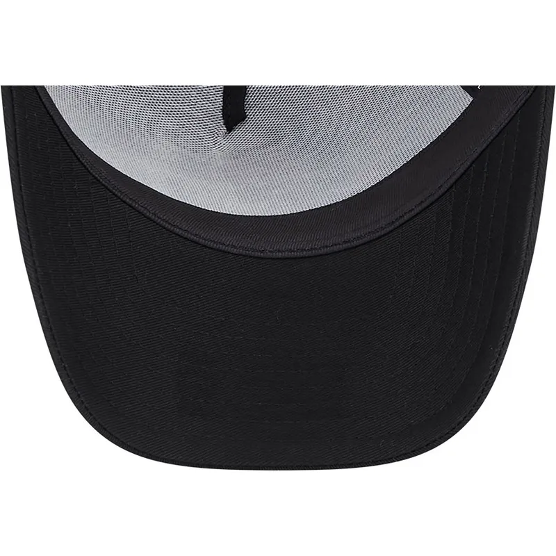 siltovka-zaoblena-cierna-snapback-a-frame-coyote-y-correcaminos-looney-tunes-new-era siltovka-zaoblena-cierna-snapback-a-frame-coyote-y-correcaminos-looney-tunes-new-era
