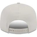 beige-snapback-kappe-mit-flachem-schirm-und-orangefarbenem-logo-9fifty-side-patch-der-new-york-yankees-mlb-von-new-era