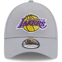 9forty-team-side-patch-los-angeles-lakers-nba-verstellbare-graue-kappe-mit-gebogenem-schirm-von-new-era