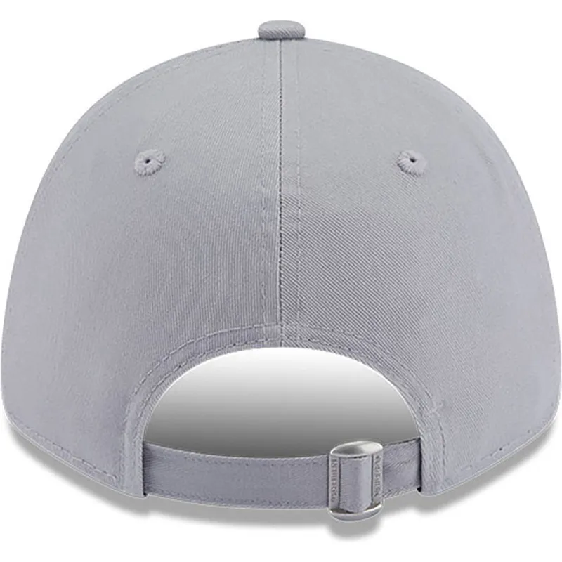 graue-verstellbare-curved-cap-9forty-team-side-patch-der-los-angeles-lakers-nba-von-new-era