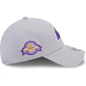 9forty-team-side-patch-los-angeles-lakers-nba-verstellbare-graue-kappe-mit-gebogenem-schirm-von-new-era