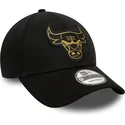 siltovka-zaoblena-cierna-nastavitelny-9forty-metallic-badge-chicago-bulls-nba-new-era