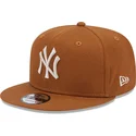 siltovka-rovna-hneda-snapback-9fifty-league-essential-new-york-yankees-mlb-new-era