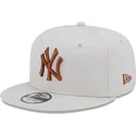 siltovka-rovna-bezova-snapback-9fifty-league-essential-new-york-yankees-mlb-new-era