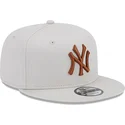 siltovka-rovna-bezova-snapback-9fifty-league-essential-new-york-yankees-mlb-new-era