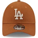 verstellbare-braune-kappe-mit-gebogenem-schirm-und-beigem-logo-9forty-league-essential-der-los-angeles-dodgers-mlb-von-new-era