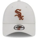 cap-zaoblena-beige-adjustable-strap-marron-9forty-league-essential-chicago-white-sox-mlb-new-era