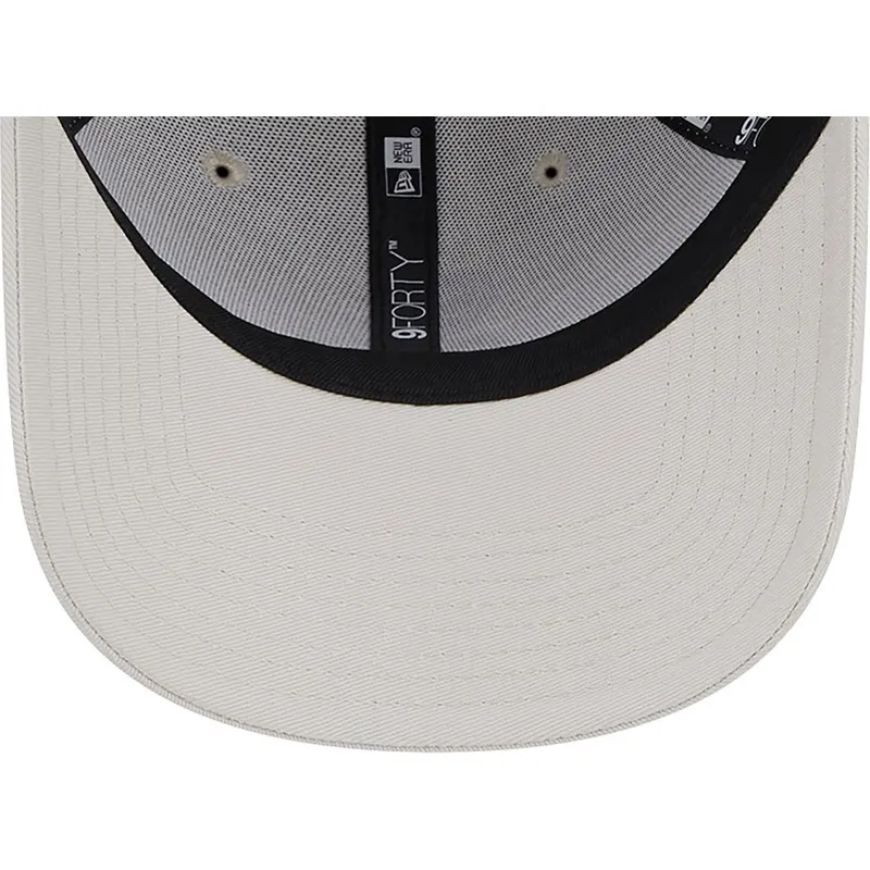 cap-zaoblena-beige-adjustable-strap-marron-9forty-league-essential-chicago-white-sox-mlb-new-era