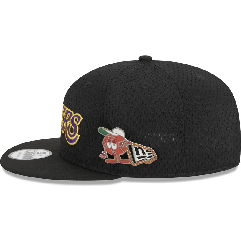 cap-rovna-black-snapback-9fifty-post-up-pin-los-angeles-lakers-nba-new-era