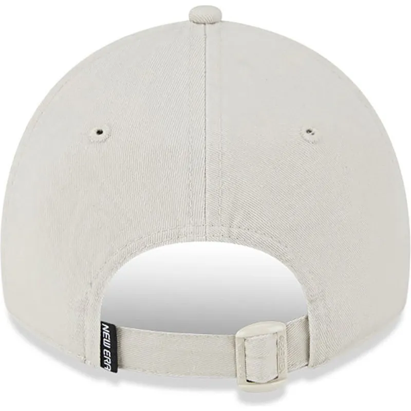 beigefarbene-verstellbare-kappe-mit-gebogenem-schirm-und-beigem-9twenty-mini-logo-der-new-york-yankees-mlb-von-new-era
