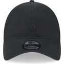 schwarze-verstellbare-kappe-mit-gebogenem-schirm-und-schwarzem-9twenty-mini-logo-der-new-york-yankees-mlb-von-new-era