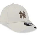 siltovka-zaoblena-bezova-nastavitelny-9forty-check-infill-new-york-yankees-mlb-new-era