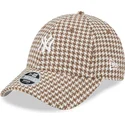 new-era-9forty-new-york-yankees-mlb-damen-kappe-mit-gebogenem-schirm-braun-weiss-verstellbar-hahnentrittmuster