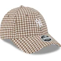 new-era-9forty-new-york-yankees-mlb-damen-kappe-mit-gebogenem-schirm-braun-weiss-verstellbar-hahnentrittmuster