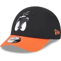 schwarze-und-orangefarbene-verstellbare-9forty-kinder-cap-mit-gebogenem-schirm-von-daffy-duck-looney-tunes-von-new-era