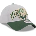 cap-zaoblena-gray-adjustable-strap-9twenty-tip-off-2023-milwaukee-bucks-nba-new-era