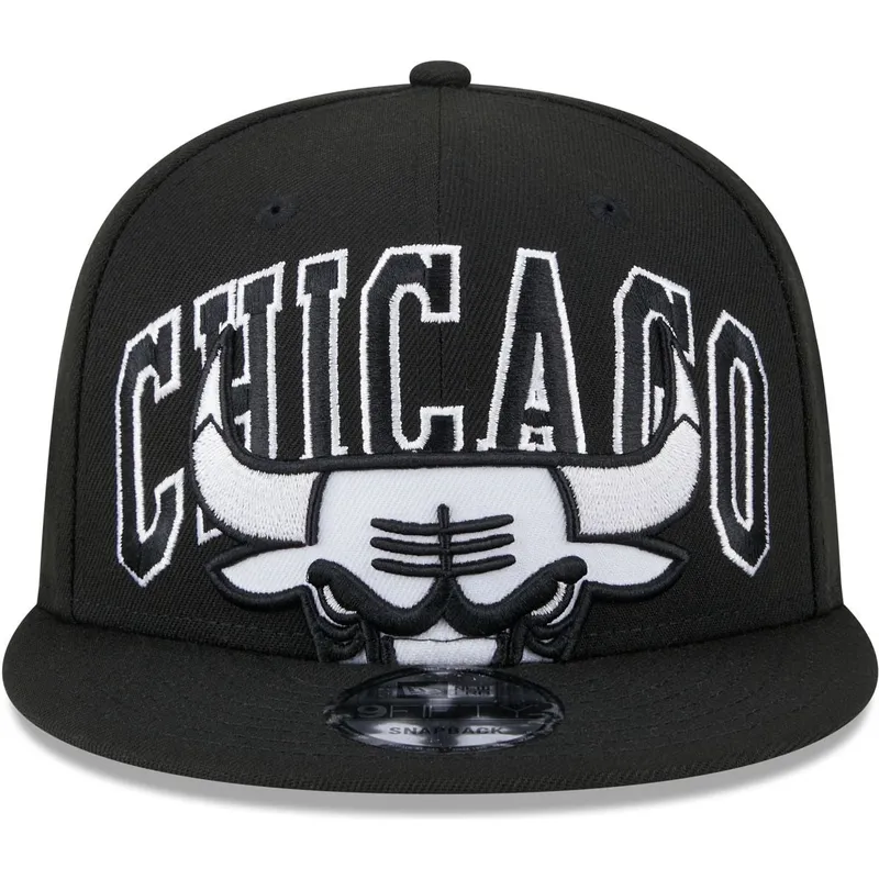 schwarze-flache-snapback-kappe-9fifty-tip-off-2023-der-chicago-bulls-nba-von-new-era
