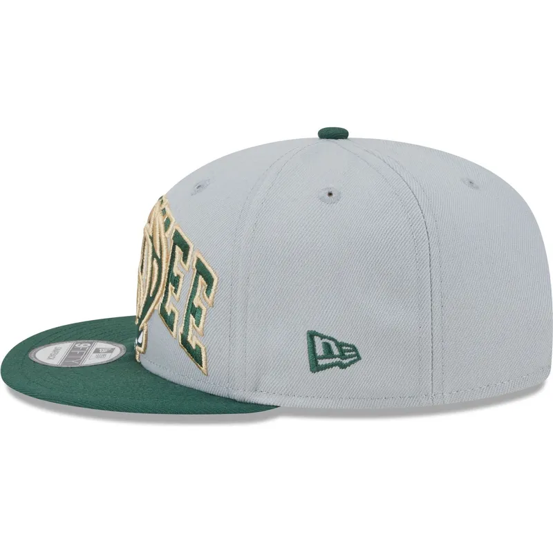 siltovka-rovna-siva-snapback-9fifty-tip-off-2023-milwaukee-bucks-nba-new-era