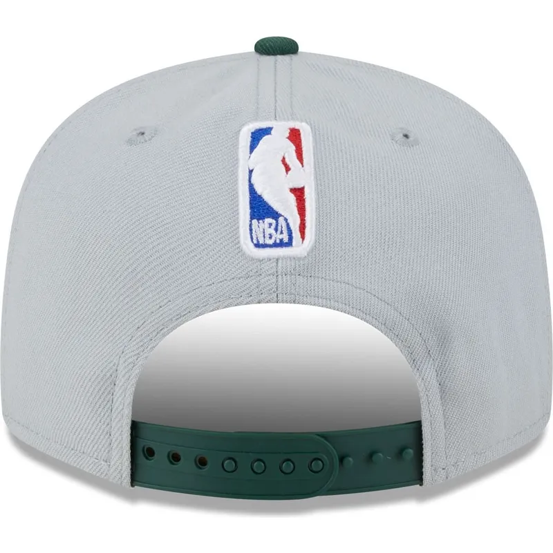 siltovka-rovna-siva-snapback-9fifty-tip-off-2023-milwaukee-bucks-nba-new-era