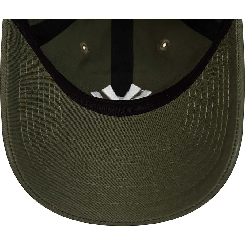 grune-verstellbare-curved-cap-9twenty-league-essential-der-new-york-yankees-mlb-von-new-era