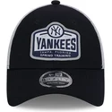 siltovka-zaoblena-tmavomodra-snapback-9forty-stretch-snap-tab-new-york-yankees-mlb-new-era