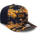 new-era-red-bull-racing-formula-1-9fifty-snapback-kappe-mit-gebogenem-schirm-in-orange-und-marineblau-all-over-print