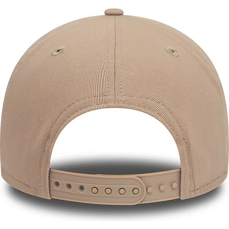 siltovka-zaoblena-bezova-snapback-9forty-seasonal-red-bull-racing-formula-1-new-era siltovka-zaoblena-bezova-snapback-9forty-seasonal-red-bull-racing-formula-1-new-era