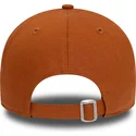 9forty-essential-verstellbare-braune-curved-cap-von-new-era