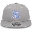 siltovka-rovna-siva-snapback-9fifty-outline-new-york-yankees-mlb-new-era