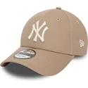verstellbare-9forty-league-essential-kappe-in-hellbraun-der-new-york-yankees-mlb-von-new-era