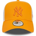 new-era-mlb-new-york-yankees-a-frame-league-essential-orange-weisse-trucker-kappe-mit-orangefarbenem-logo