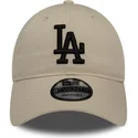 beige-verstellbare-kappe-mit-gebogenem-schirm-und-schwarzem-logo-9twenty-league-essential-der-los-angeles-dodgers-mlb-von-new-er