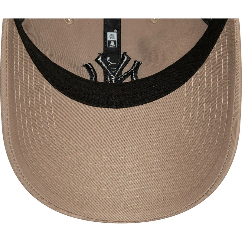 siltovka-zaoblena-hneda-nastavitelny-9twenty-league-essential-new-york-yankees-mlb-new-era siltovka-zaoblena-hneda-nastavitelny-9twenty-league-essential-new-york-yankees-mlb-new-era