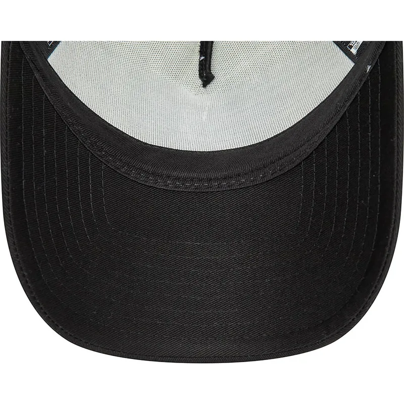 siltovka-zaoblena-cierna-snapback-a-frame-character-bugs-bunny-y-pato-lucas-looney-tunes-new-era