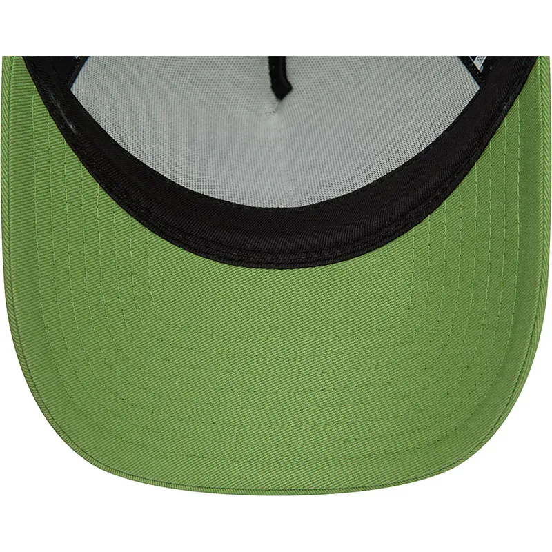 siltovka-zaoblena-zelena-snapback-a-frame-frame-character-tasmania-looney-tunes-new-era