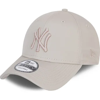 Cap zaoblená beige adjustable strap 9FORTY League Essential Poly New York Yankees MLB New Era