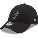 cap-zaoblena-black-adjustable-strap-9forty-pop-outline-new-york-yankees-mlb-new-era