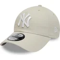 cap-zaoblena-beige-adjustable-strap-9twenty-league-essential-new-york-yankees-mlb-new-era