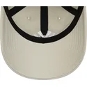 cap-zaoblena-beige-adjustable-strap-9twenty-league-essential-new-york-yankees-mlb-new-era