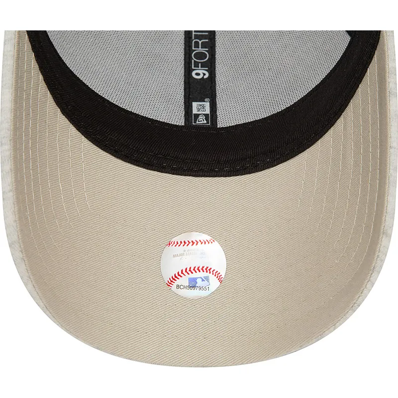 siltovka-zaoblena-bezova-nastavitelny-9forty-jersey-essential-new-york-yankees-mlb-new-era siltovka-zaoblena-bezova-nastavitelny-9forty-jersey-essential-new-york-yankees-mlb-new-era