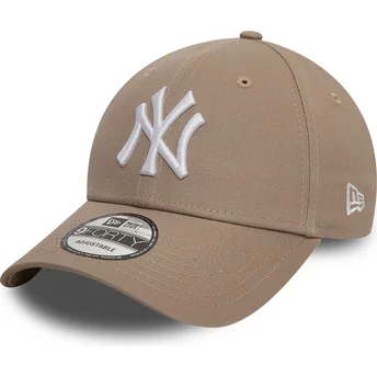 Šiltovky zaoblená hnedá nastaviteľný pásik 9FORTY League Essential New York Yankees MLB New Era
