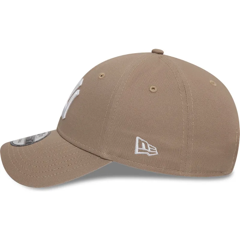 siltovky-zaoblena-hneda-nastavitelny-pasik-claro-9forty-league-essential-new-york-yankees-mlb-new-era