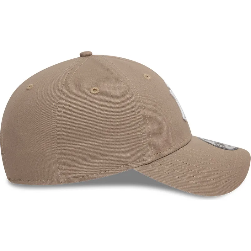 siltovka-zaoblena-hneda-nastavitelny-9forty-league-essential-new-york-yankees-mlb-new-era siltovka-zaoblena-hneda-nastavitelny-9forty-league-essential-new-york-yankees-mlb-new-era