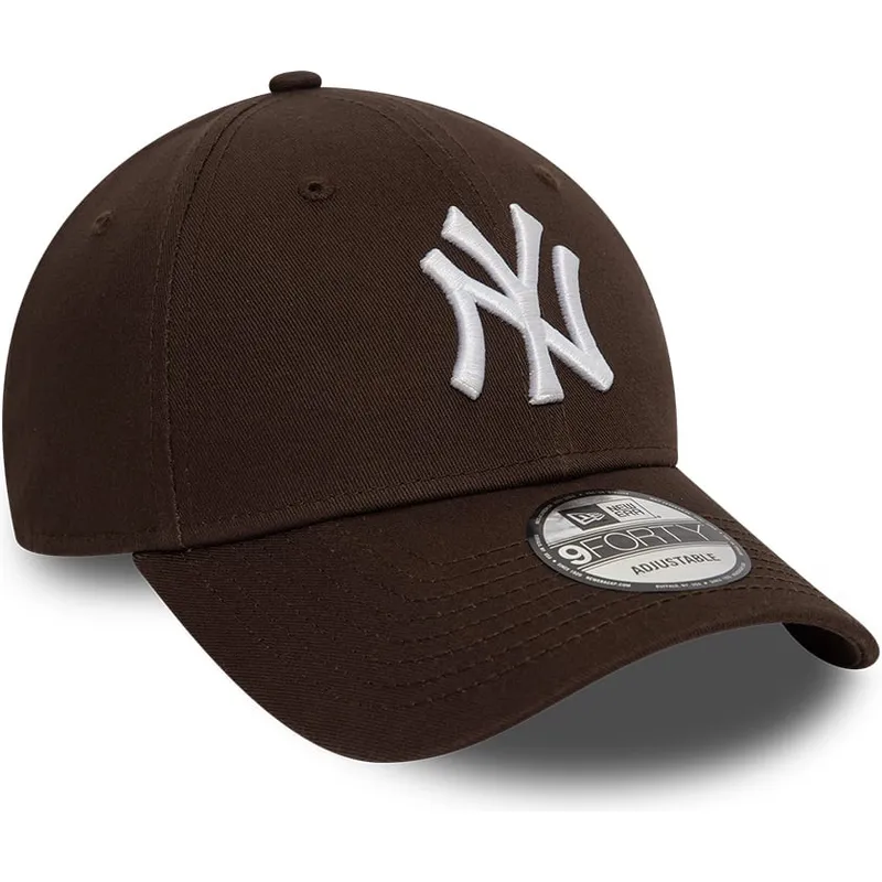 cap-zaoblena-brown-adjustable-strap-9forty-league-essential-new-york-yankees-mlb-new-era cap-zaoblena-brown-adjustable-strap-9forty-league-essential-new-york-yankees-mlb-new-era