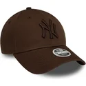 cap-zaoblena-brown-adjustable-strap-9forty-league-essential-new-york-yankees-mlb-new-era