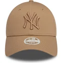 cap-zaoblena-brown-adjustable-strap-claro-claro-9forty-league-essential-new-york-yankees-mlb-new-era