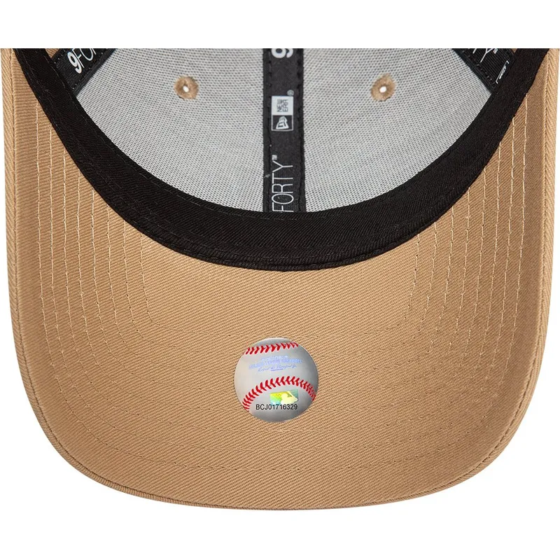 siltovky-zaoblena-hneda-nastavitelny-pasik-9forty-league-essential-new-york-yankees-mlb-new-era